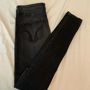 Hollister High rise super skinny jean size 1R W25